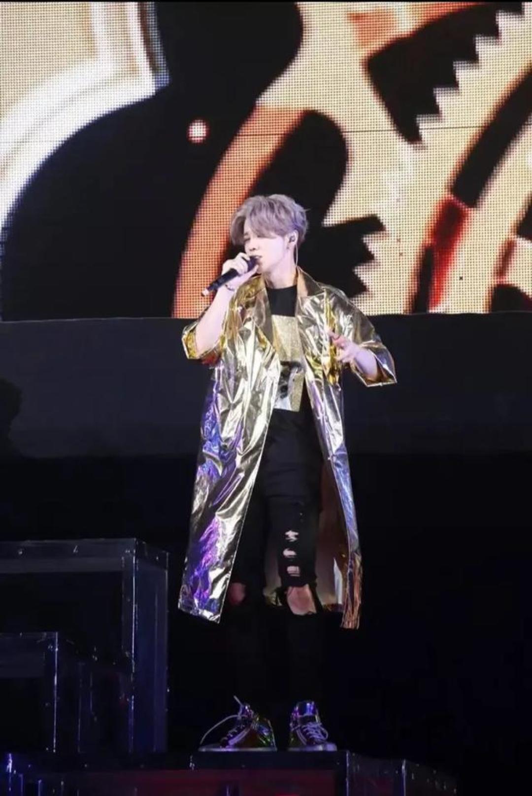 鹿晗香港红馆连开两场演唱会创纪录 90后内地歌手首破八年空白