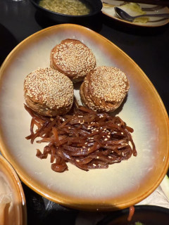 老北京火锅正宗指南：1.糖蒜 2.烧饼