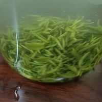 夏天里，就爱泡着碧螺春喝，秒冲秒泡的那种，淡的才舒服