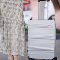 先锋自然，灵动随行 —— 开放水域秘境行李箱