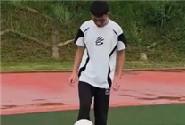 大一男生创单脚颠足球吉尼斯世界纪录：曾做两次心脏手术