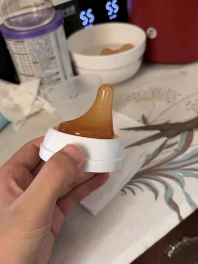 爱宝熊奶瓶