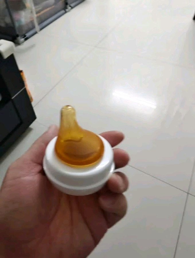 爱宝熊奶瓶