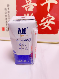 替我说晚安的光明优加纯牛奶