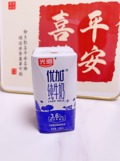 替我说晚安的光明优加纯牛奶