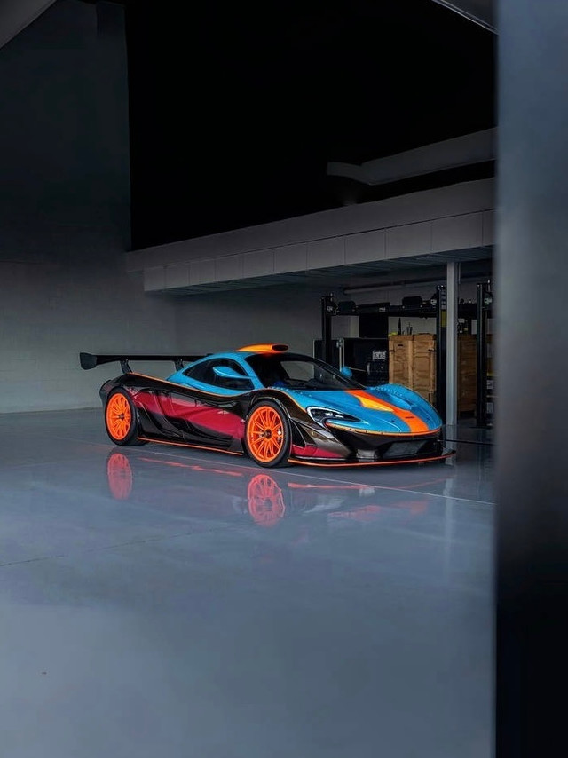 McLaren P1 GTR-18 Longtail 外观方面，这辆车采用了 Gulf Livery 海湾石油涂装，目前位于加利福尼亚州比佛利山庄。向 F1 GTR Longtail 致敬，灵感来自于