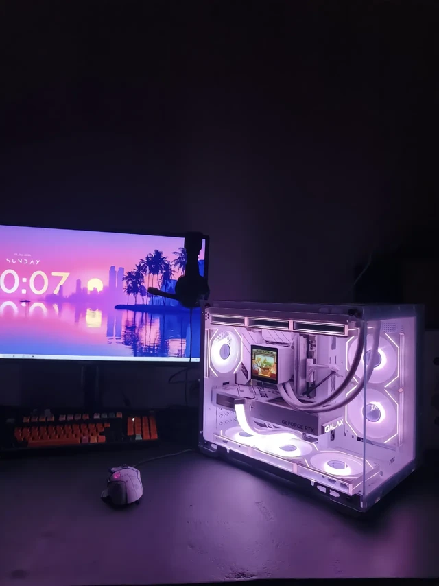 1w左右天花板
回应粉丝要求出一套一万的配置
配置如下
CPU:7800x3d
主板:微星b650小白龙plus带WiFi蓝牙
内存:金百达星刃c28带灯效
硬盘:西数sn500 1t
显卡:盈通5