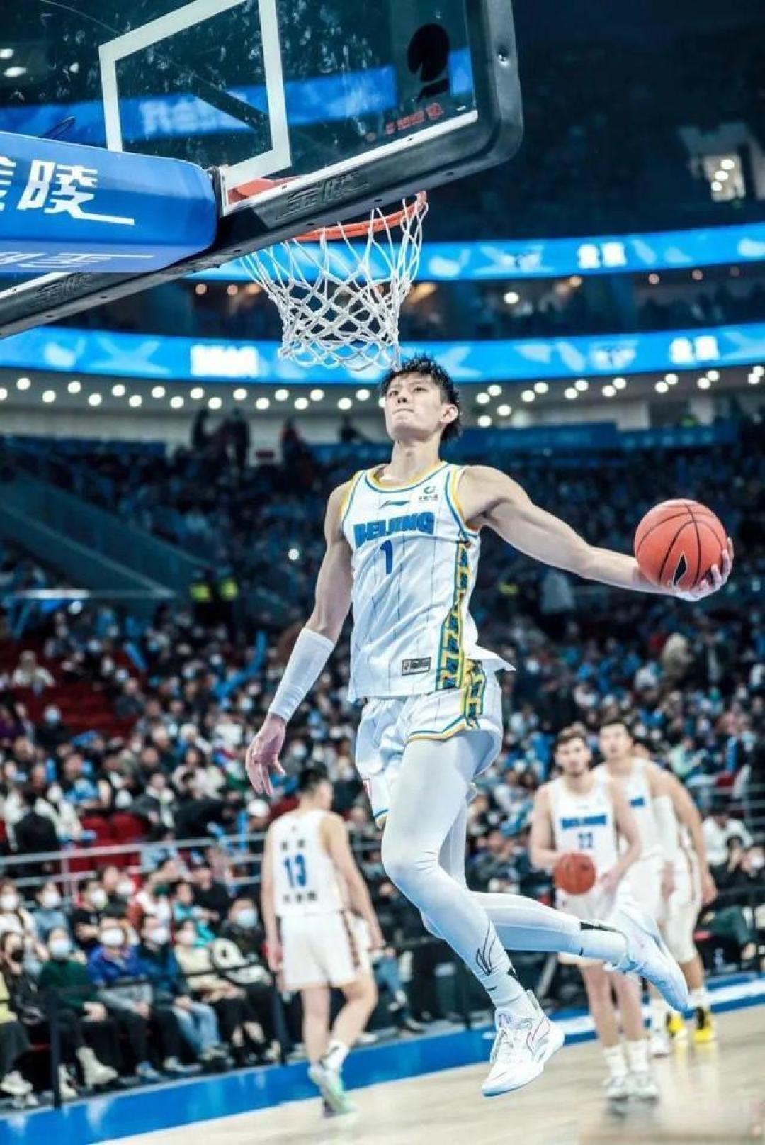 曾凡博再获篮网Exhibit10合同 三战NBA直面新秀围剿+健康隐患