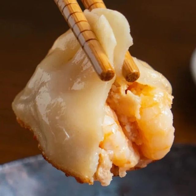 以前我飞去吃这一口，现在它飞来给我吃了。