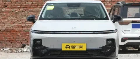 纯电家用车怎么选？零跑B01 VS 领克Z20，看完就知道答案了