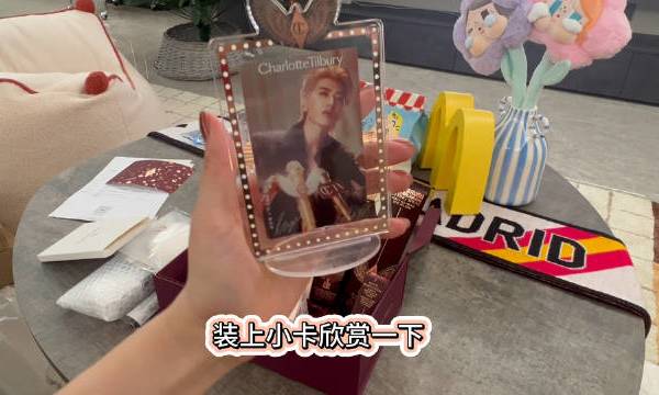 #ct全球彩妆代言人蔡徐坤# #蔡徐坤# CT彩妆开箱视频 传奇之作🎁&粉饼🎁@CT夏洛特蒂铂丽 赠品多多 小卡也是超级貌美哒 诱人滴美七的微博视频
