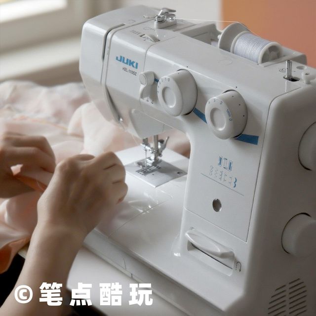 老式缝纫机意外失窃，我给我妈买了一个进口电动版