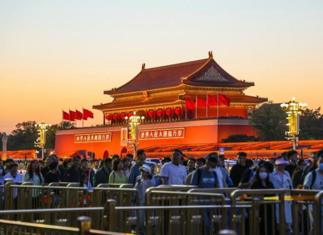 暑期北京中轴线人气爆棚:科技赋能古今交融 夜游新体验激活文化动脉