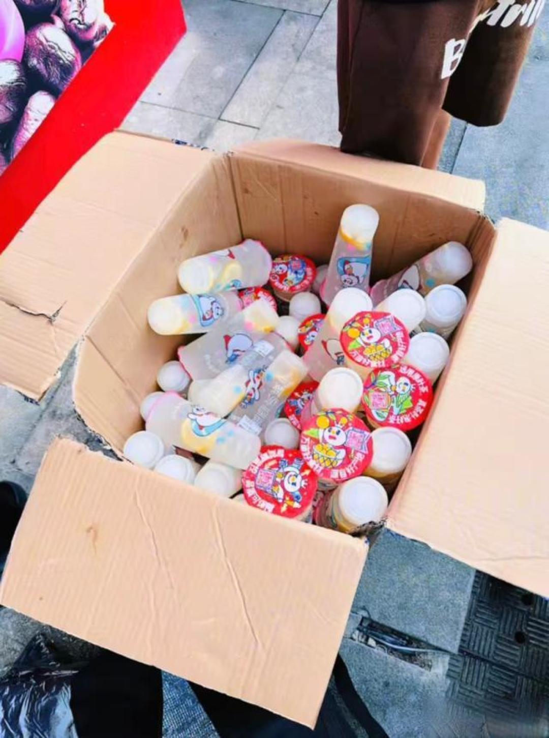长沙男子背40公斤蜜雪冰城登武功山,15元定价与体能训练引爆热议