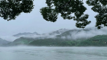 夏季雷雨露营生存手册：暴雨惊魂夜后，我总结了这些保命技巧