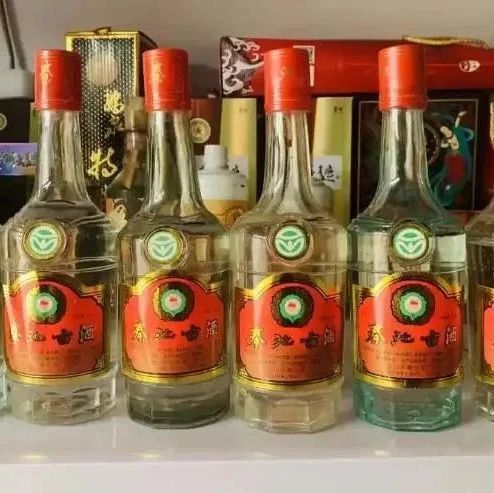 被央视捧红的2大白酒，曾家喻户晓，也曾跌落谷底，如今再度复兴