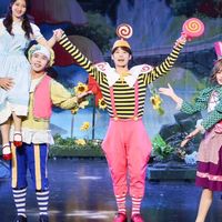 看《绿野仙踪》时，红舞鞋把大人也变回了孩子