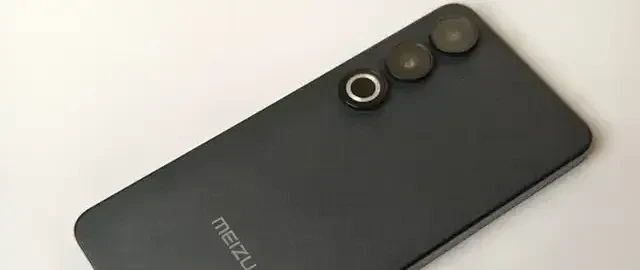 玻璃后盖+金属中框，2000以内就有三款手机搭载，性价比都很高！