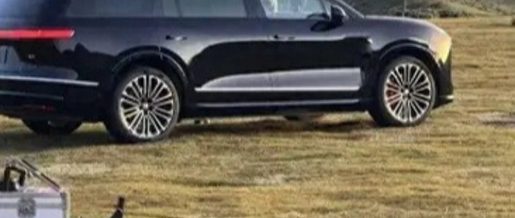 第三代蔚来 ES8 实车曝光，8 月下旬发布并启动预售