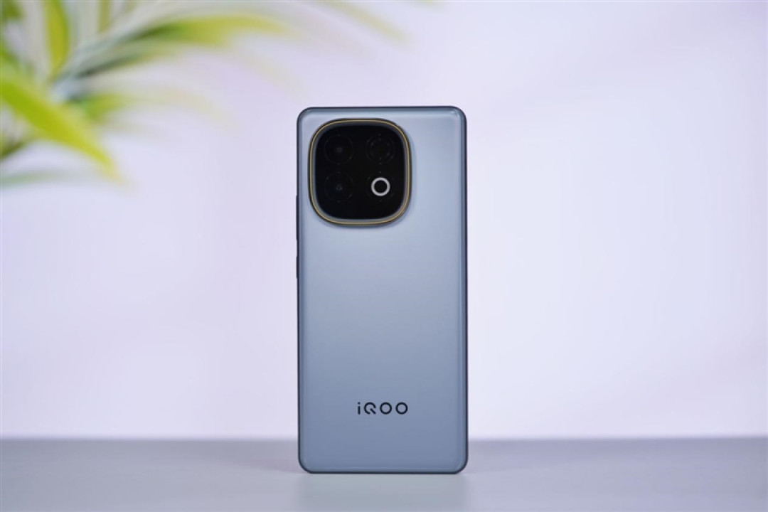 性能续航全到位!iQOO Z10 Turbo+评测:实现全天游戏自由的电竞新卷王