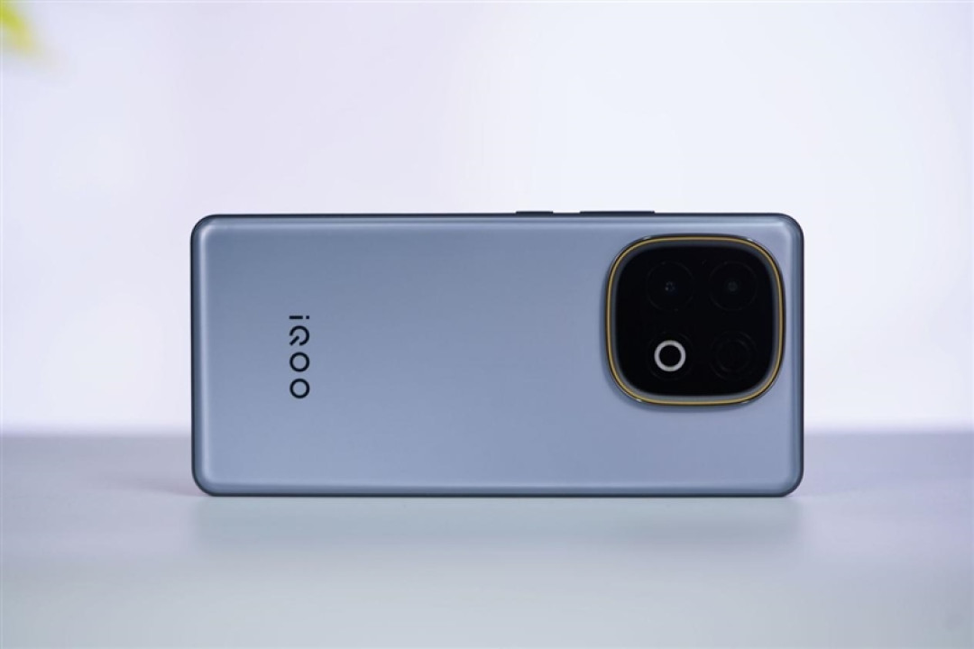 性能续航全到位!iQOO Z10 Turbo+评测:实现全天游戏自由的电竞新卷王