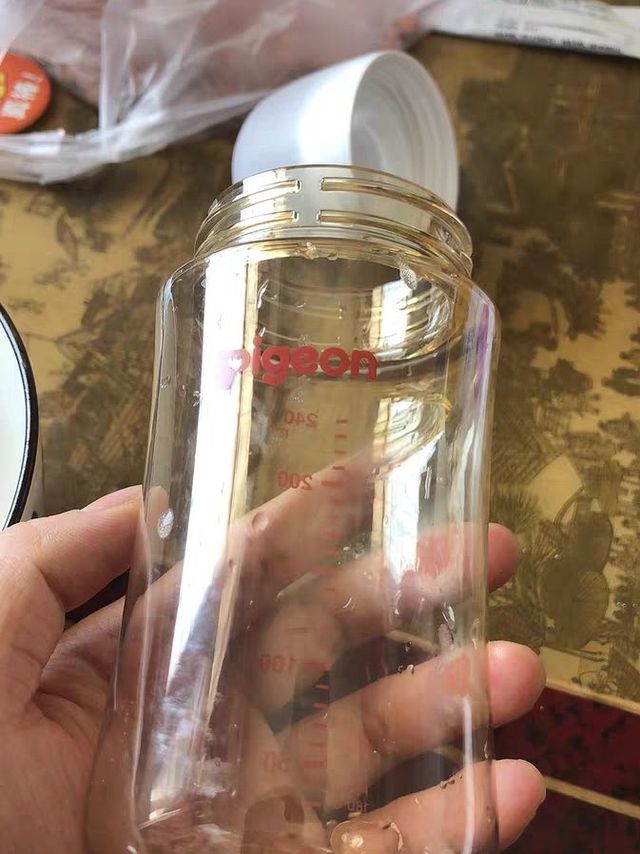 玻璃材质贝亲奶瓶，宽口径设计真好用