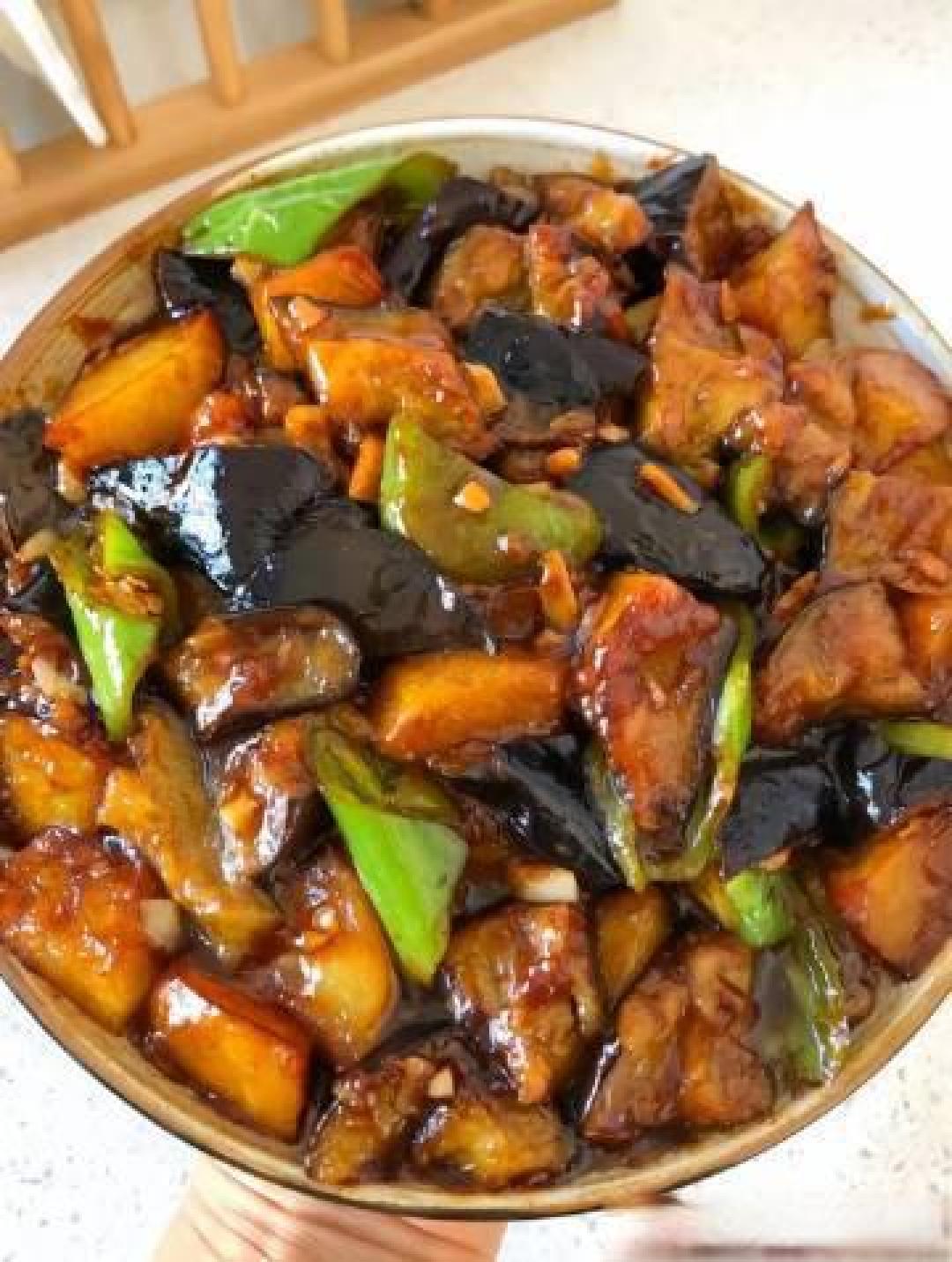 东北老式地三鲜:一勺宽油三味灵魂,素菜江湖的味觉暴击