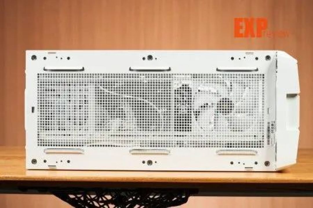 九州风神 病毒3机箱评测：经典重启，内置420水冷和5.5寸LCD屏