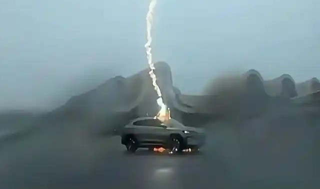 比亚迪电动车，被“雷劈”了三次都没事？