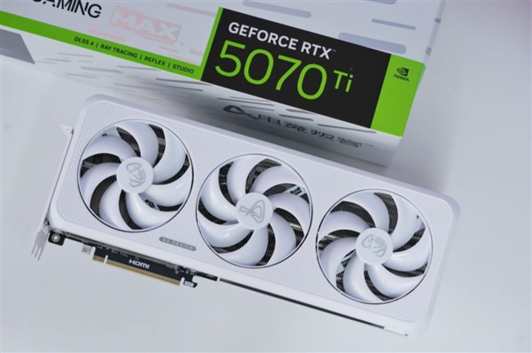 纯白美学的巅峰之作！电竞判客RTX 5070Ti X3W Max图赏