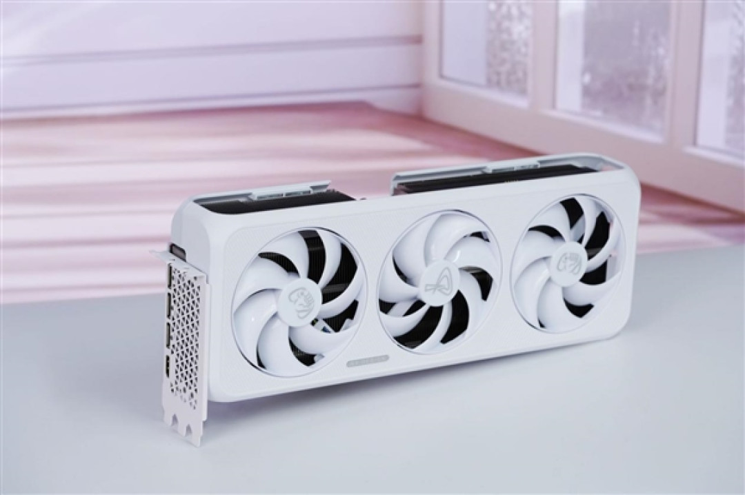 纯白美学的巅峰之作！电竞判客RTX 5070Ti X3W Max图赏