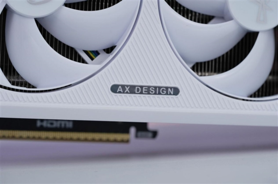 纯白美学的巅峰之作！电竞判客RTX 5070Ti X3W Max图赏