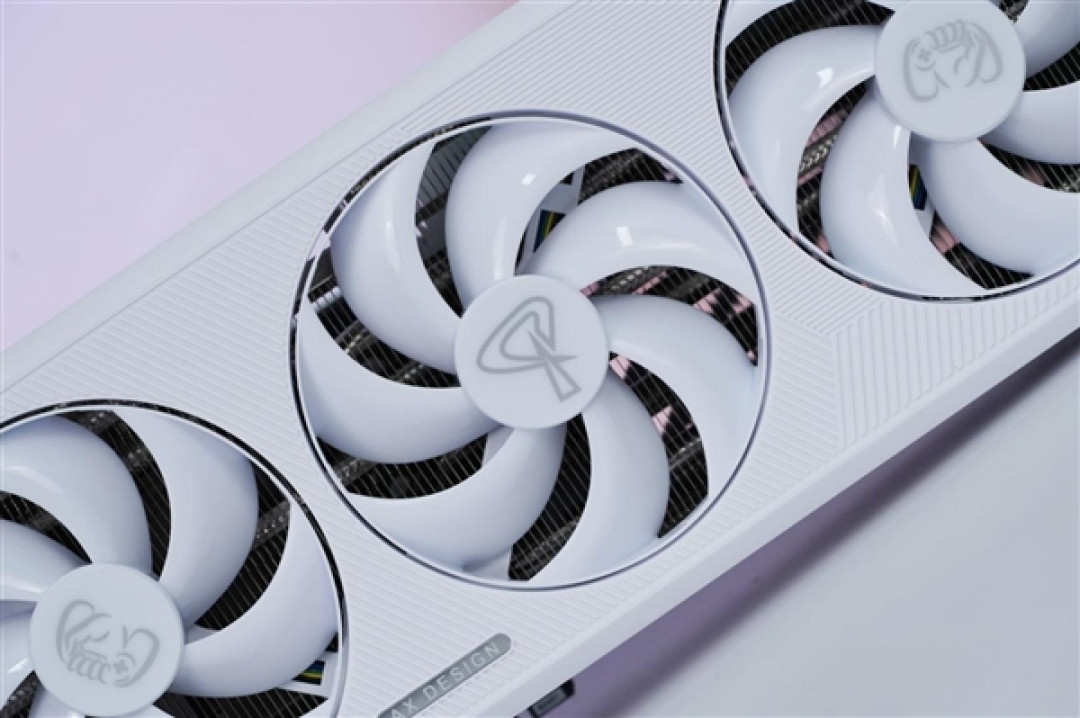 纯白美学的巅峰之作！电竞判客RTX 5070Ti X3W Max图赏