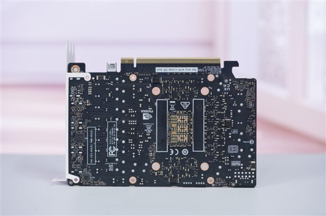 纯白美学的巅峰之作！电竞判客RTX 5070Ti X3W Max图赏