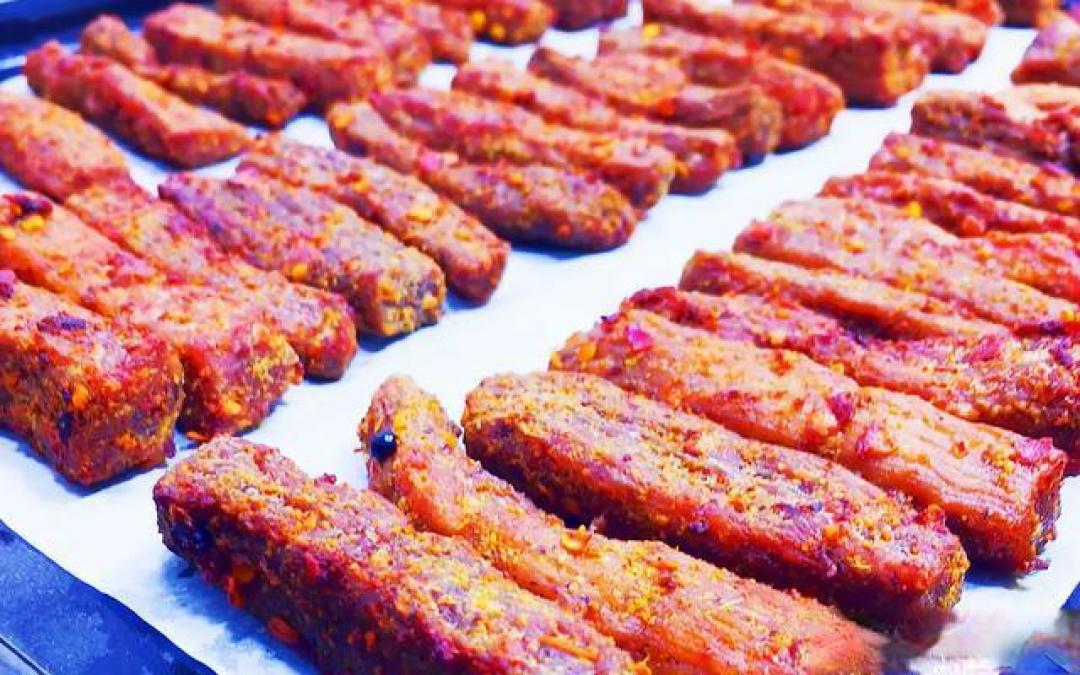 家庭厨房四小时复刻地道四川麻辣牛肉干:从选肉到香料的科学手作指南