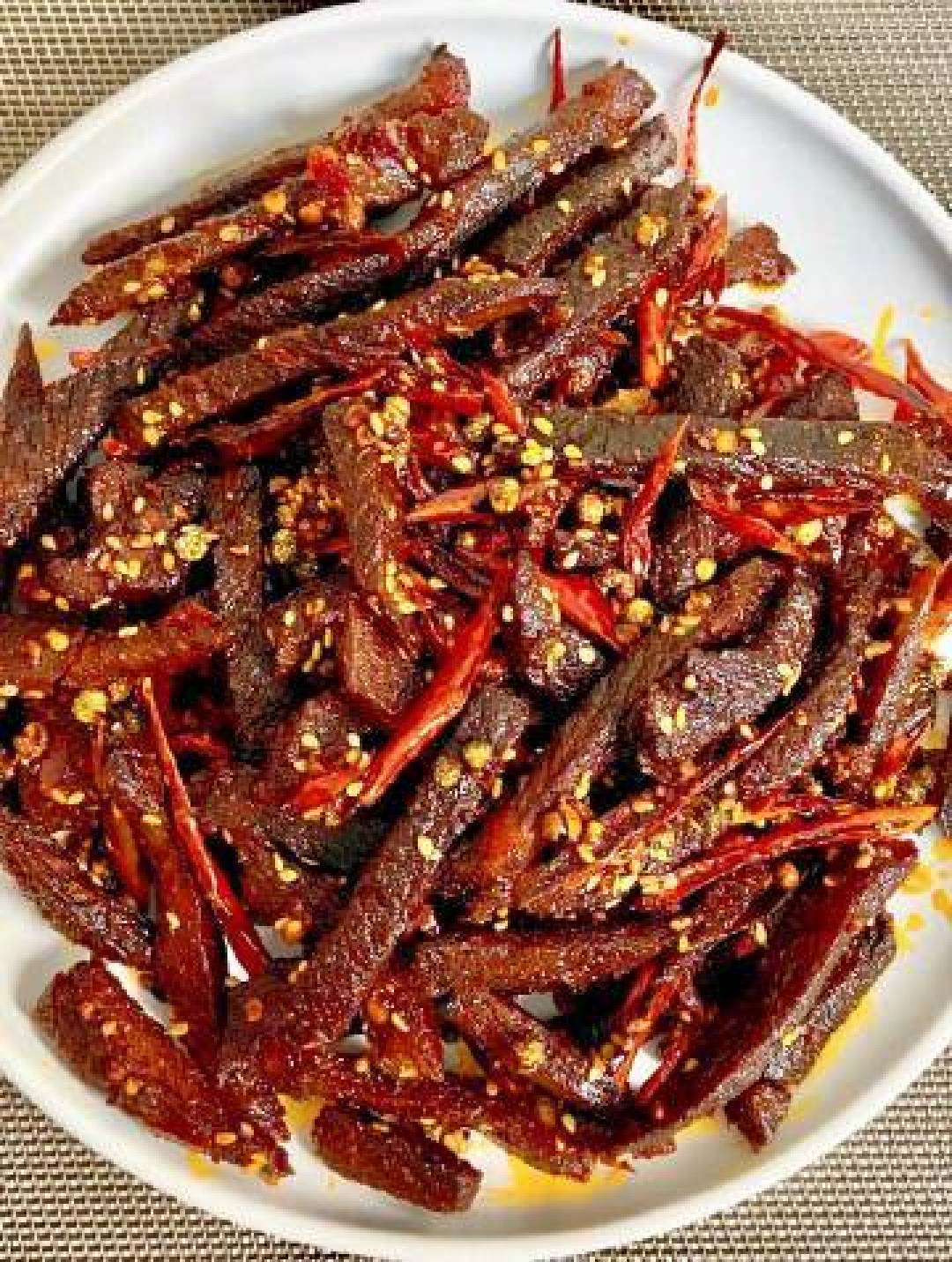 家庭厨房四小时复刻地道四川麻辣牛肉干:从选肉到香料的科学手作指南