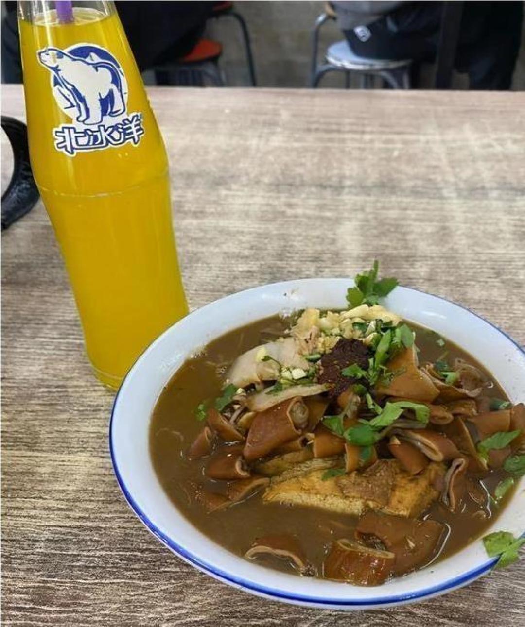 啜妮探秘秋日必吃头碗卤煮:老胡同里的百年烟火与御膳传奇