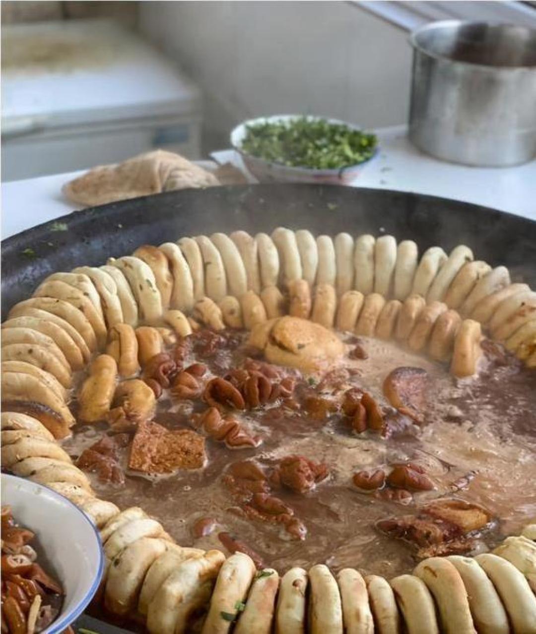 啜妮探秘秋日必吃头碗卤煮:老胡同里的百年烟火与御膳传奇