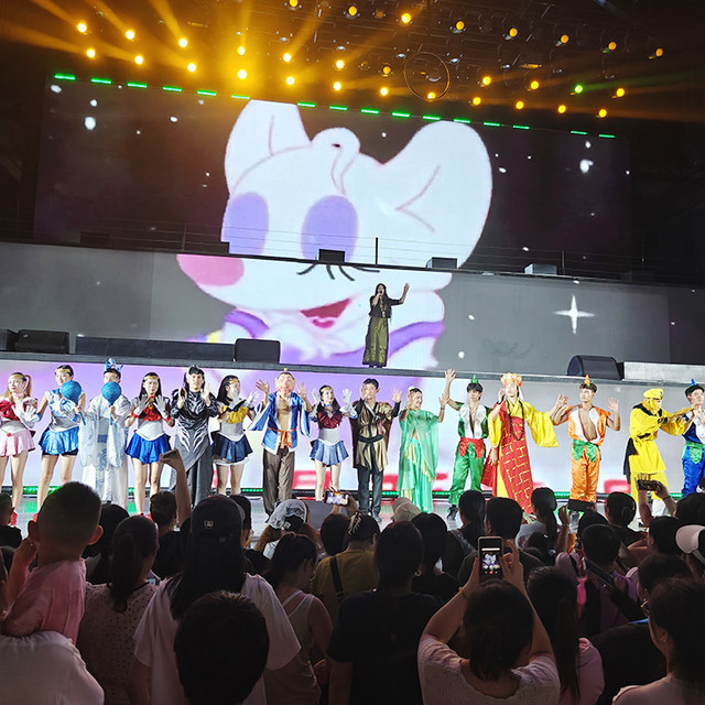 北京30多元就能看十多场演出，民族之夜也太值了吧！