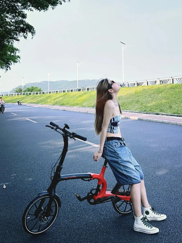 🌿 电助力自行车——我的夏日“轻盈出行搭子”