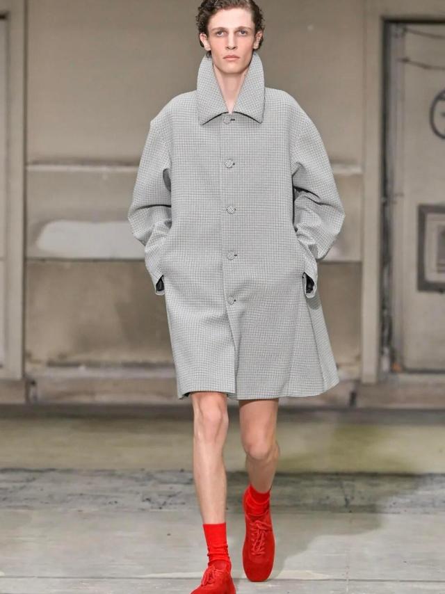 #男装周##巴黎男装周# -Dries Van Noten 2026春夏系列Dries Van Noten 2026春夏男装系列由新任创意总监Julian Klausner打造，名为“Just a P