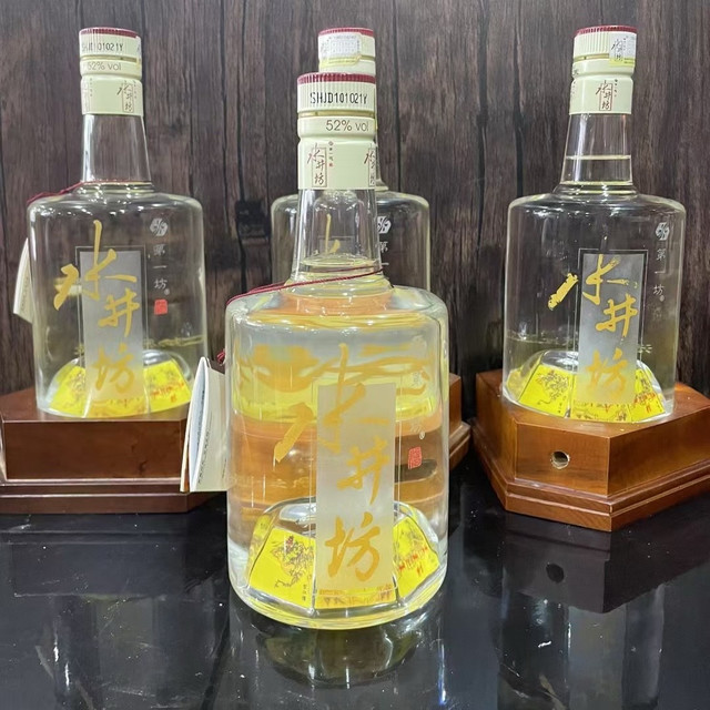窖池里的时光琥珀，水井坊第一坊浓香型白酒！