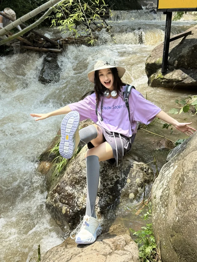 夏日的快乐当然是和溪水撞个满怀呀