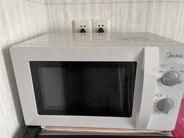 美的微波炉家用20L转盘式匀热解冻机械旋钮老少会用700W五档火力