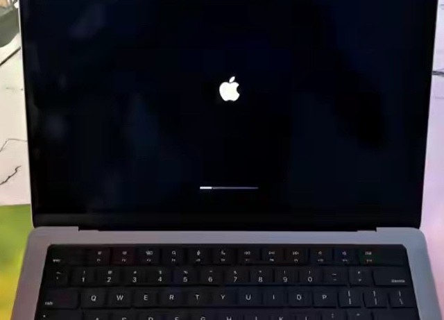 macOS 15.6大更新 2.84GB，iPhone 镜像＋AI 上车，Intel Mac或将谢幕