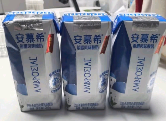 伊利低温酸奶
