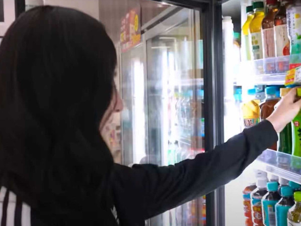 kissoflife 250808 NEUL-LOG全家推荐清单:1.伊藤园绿茶(随处可见贩卖机也有)2.双层奶油泡芙3.glico鸡蛋布丁＆OHAYO牛乳奶布丁4.格力高薄巧冰激凌5.辻利抹茶冰激凌