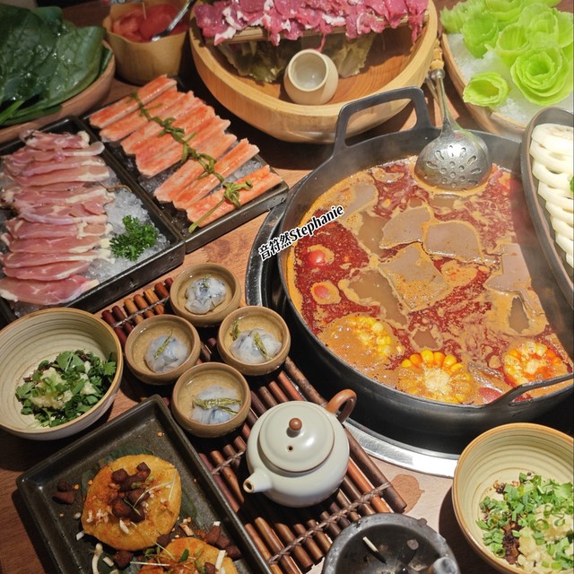 火锅配诵经？成都禅意火锅太魔幻