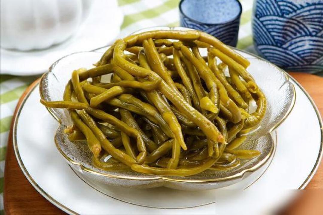 酸豆角腌制的黄金比例:十斤豆角一斤盐,酸脆爽口3天开坛VS半月封存