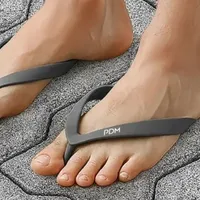 一双卖350！今夏这骚货把Crocs弄自闭了？